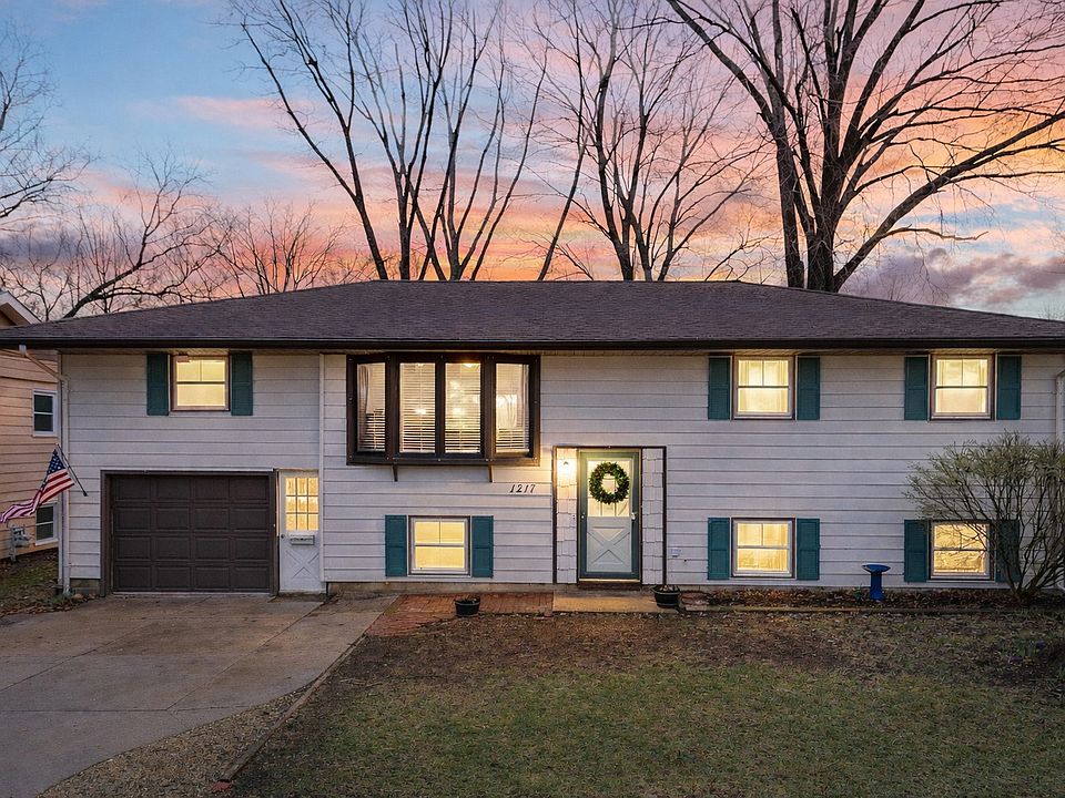 1st image of 1217 Searle Dr