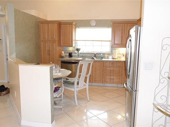 5th image of 9814 Malvern Drive #152