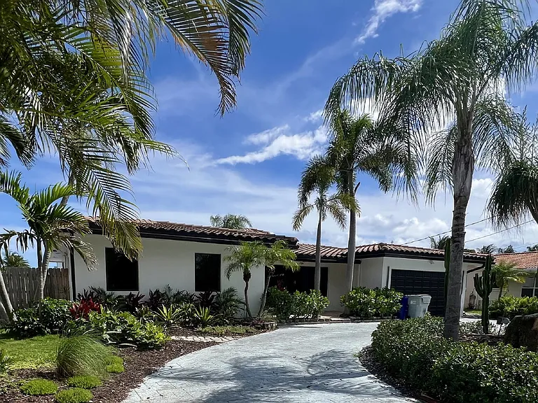 2264 SE 10th Ct — Photo 3