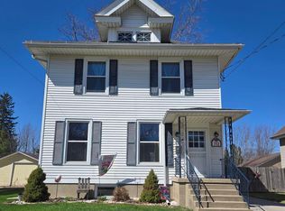 712 Maple Ave, Galesburg, IL 61401