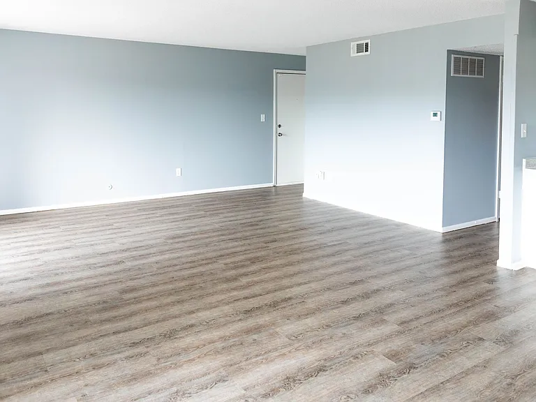 LIMITED TIME OFFER - DISCOUNTED RENTS ON STUDIO, ONE & TWO Bedroom Apartment & Townhomes!! — Photo 11