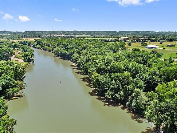 5th image of 215 Baron Creek Trl
