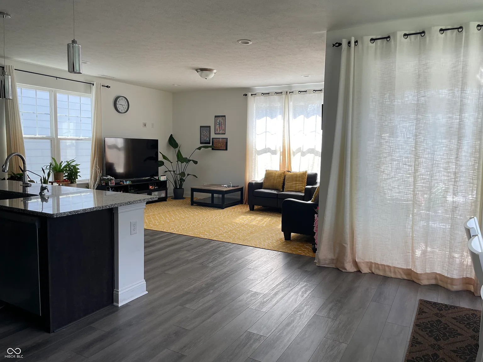 4 bed, 3.0 bath, 2333 sqft, $3,100 — Photo 4