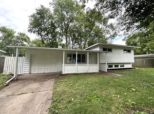 76 Circle Dr E, Montgomery, IL