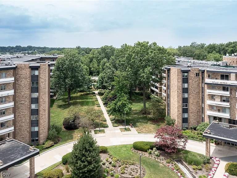 2112 Acacia Park Dr #220 — Photo 19