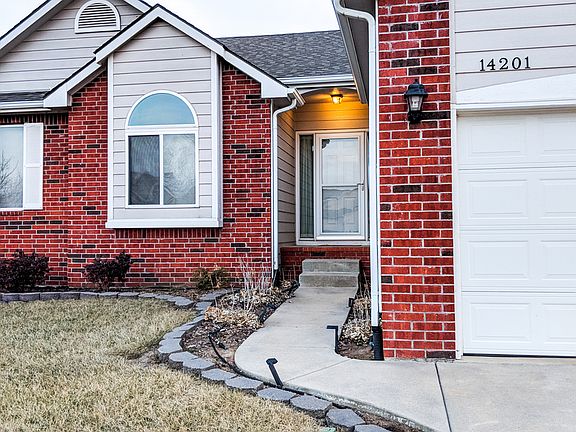 3rd image of 14201 E Twinlake Dr
