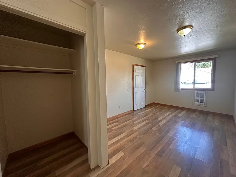24966 Dunham Ave — Photo 9
