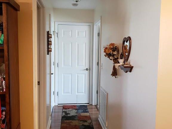3rd image of 601 Stratford Ct