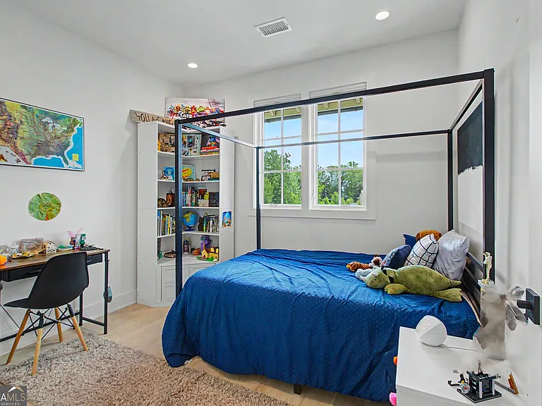 270 4th St — Photo 37
