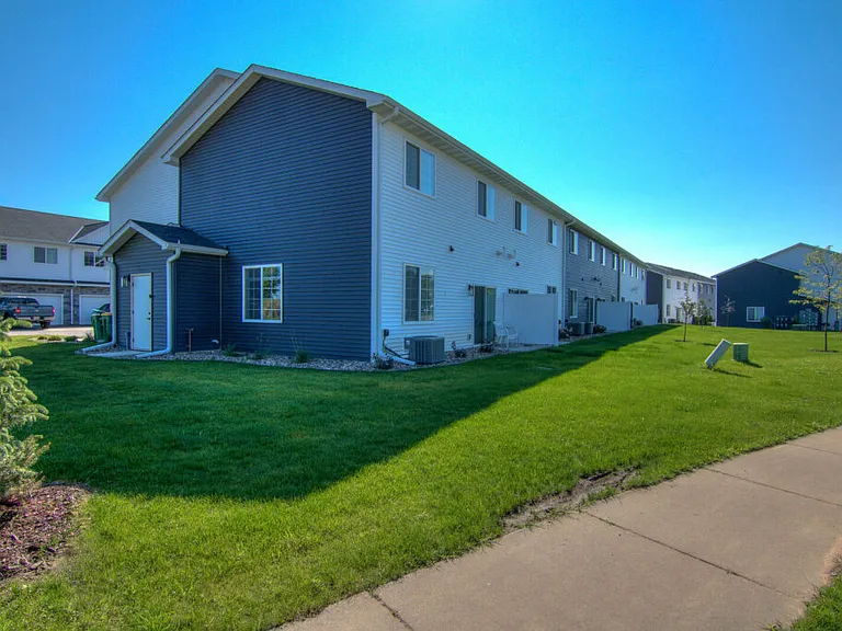 Dawes Place Townhomes — Photo 15