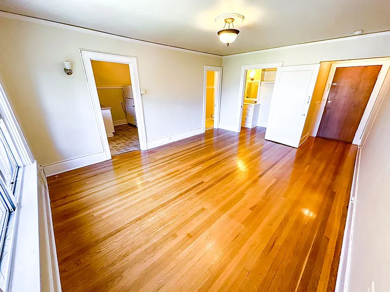 Belmont Apartments — Photo 2