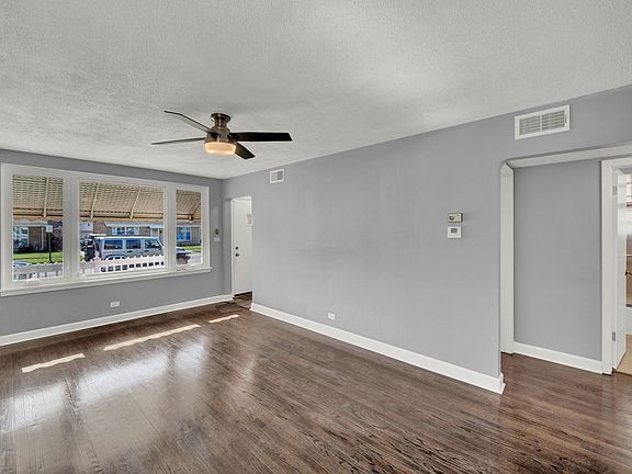 2nd image of 2904 Everett St