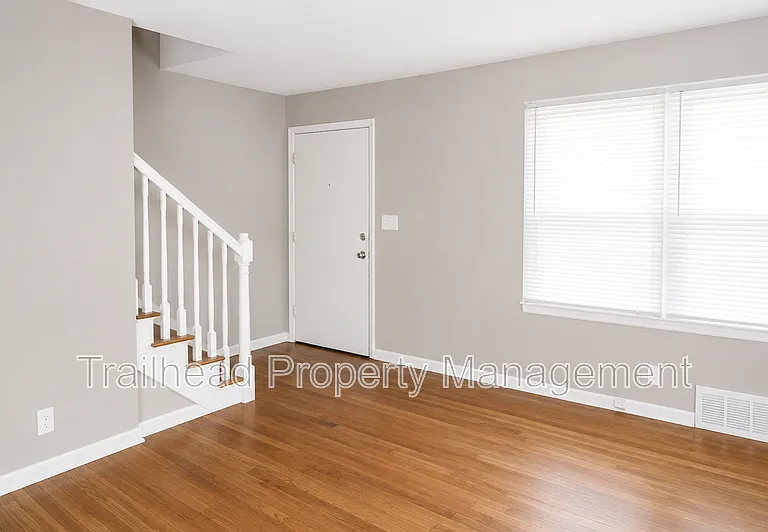 1223 N Cottage St — Photo 2