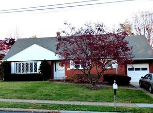 8 Cardinal Rd, Hamilton, NJ 08619