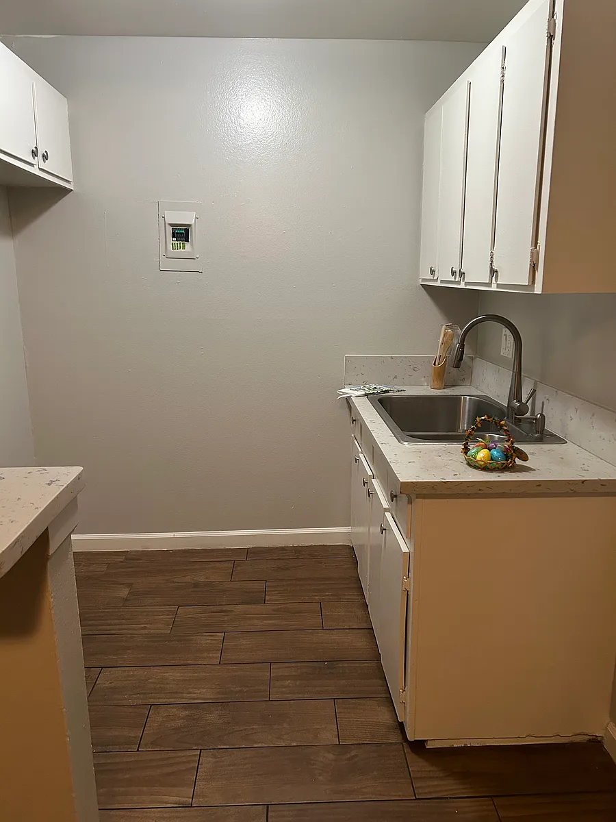 Building Photo - 651 Karesh Ave #5