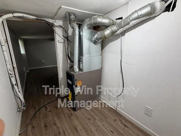 810 Saint Anthony Ln — Photo 39