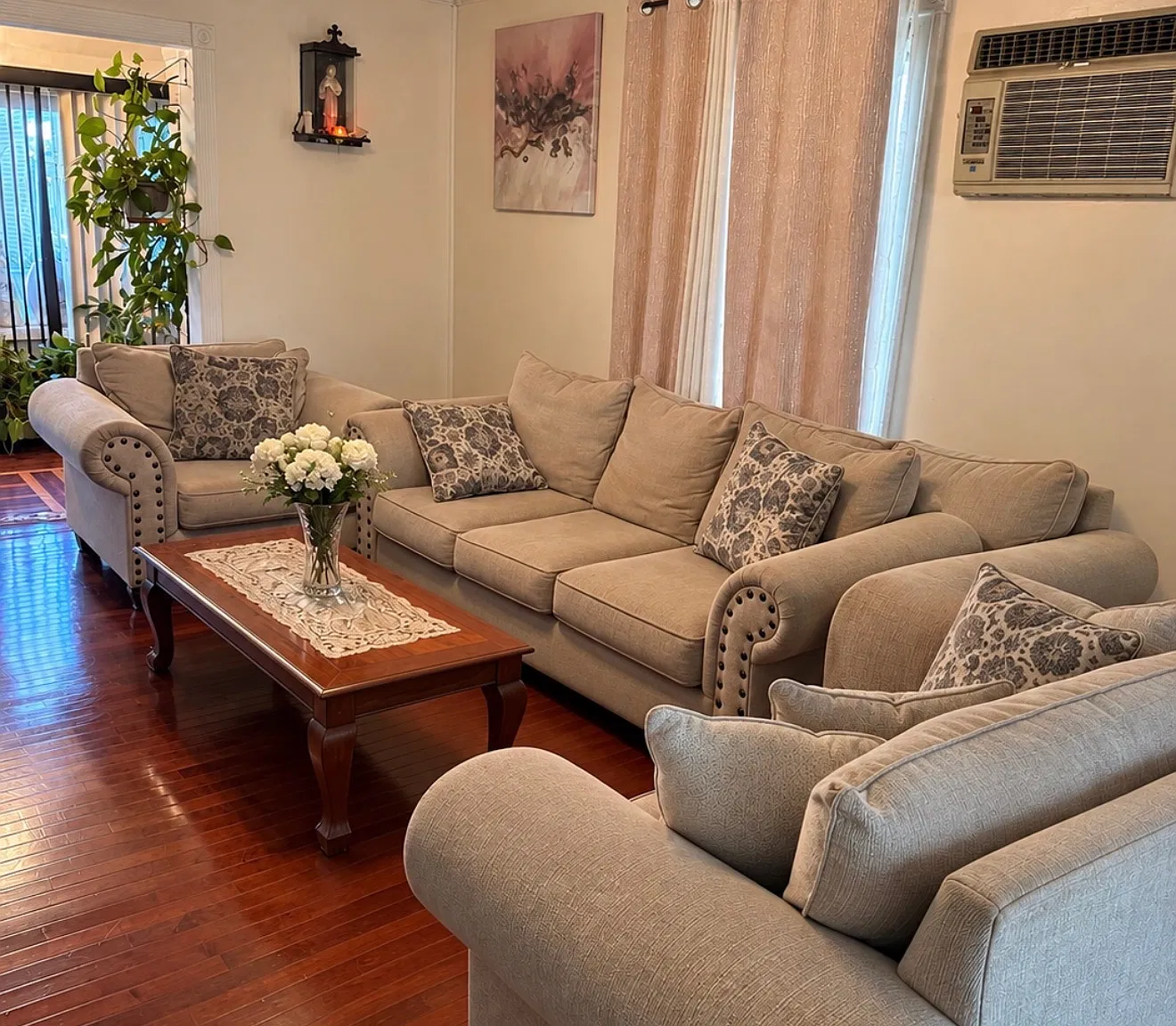 3 bed, 1296 sqft, $3,700 — Photo 3