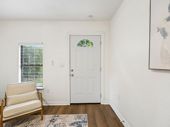 4th image of 806 N Ruddell St