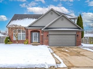 28522 Lancaster Dr, Chesterfield, MI 48047