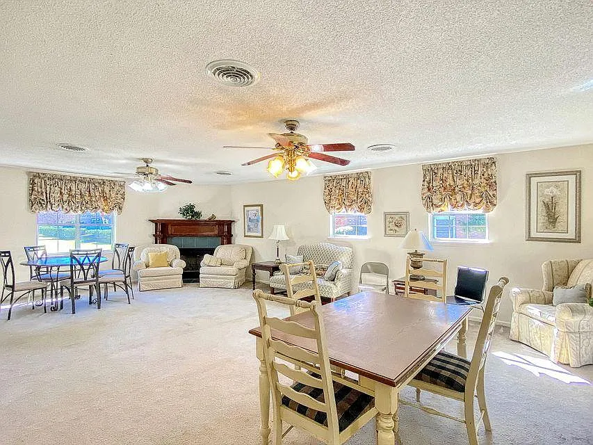 1 bed, 683 sqft, $1,200 — Photo 4