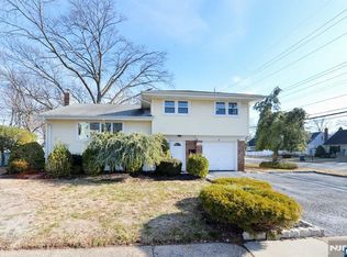 113 Woods Ave, Bergenfield, NJ 07621