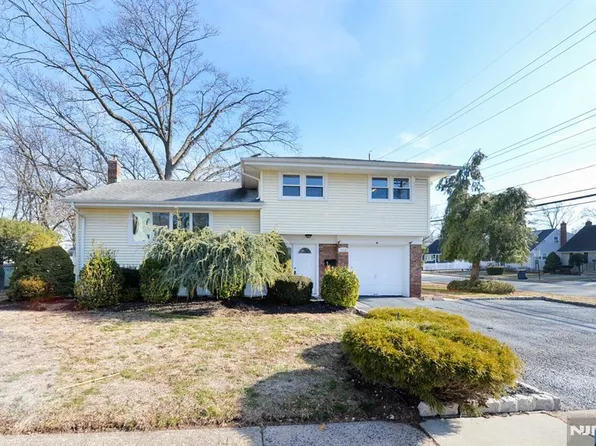 113 Woods Ave, Bergenfield, NJ 07621