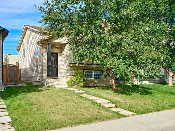 240 Covehaven Rd NE, Calgary, AB T3K 5W8
