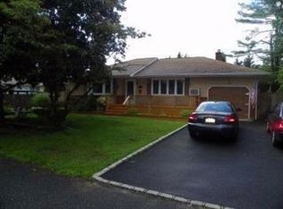 380 E Manhasset St, Islip Terrace, NY 11752