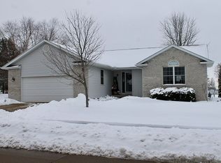 910 26th Avenue Ct, Silvis, IL 61282