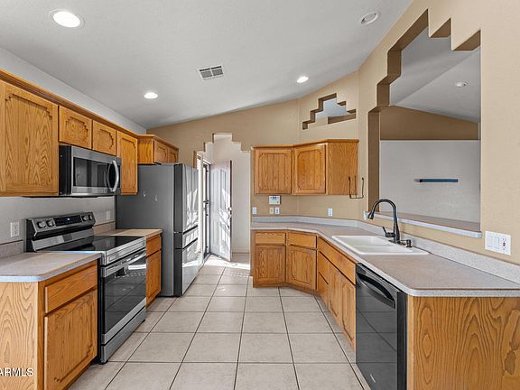 4th image of 230 Cottonwood Ln