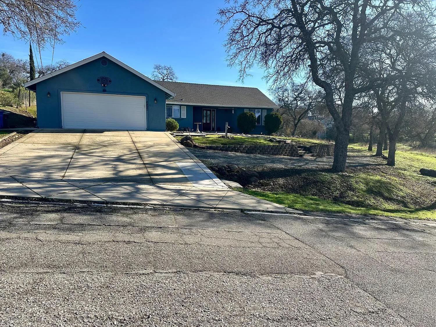 2427 Heinemann Dr photo 1
