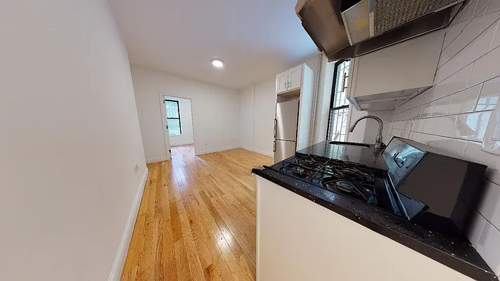 Rented by Bond New York | media 5