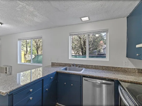 Glendoveer Village, 74-98 SE 148th Ave #80, Portland, OR 97233