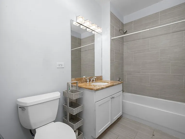 700 N Larrabee St #1004 — Photo 16