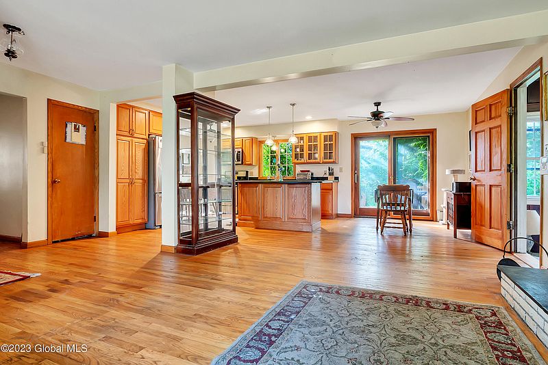 4th image of 16 Inglewood Road