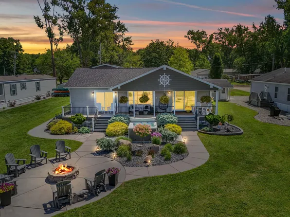 912 Beckwith Shr, Quincy, MI 49082