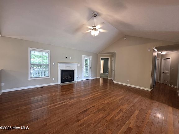 4th image of 205 Woodberry Pl