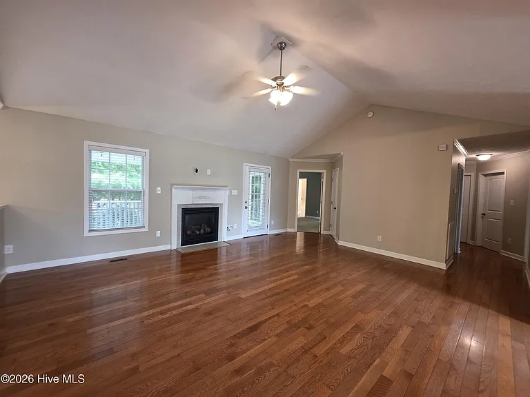 205 Woodberry Pl — Photo 4