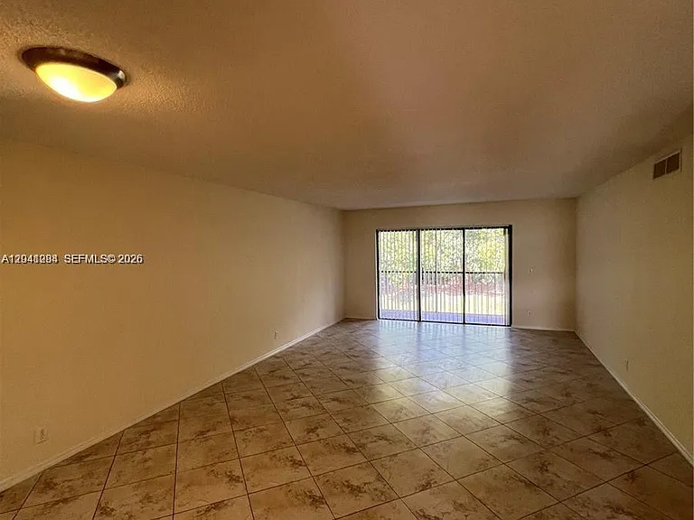 379 Lakeview Dr #205 — Photo 4