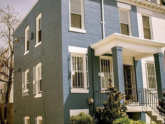 Exterior (Rear)