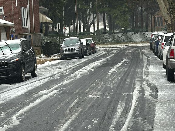 4th image of 529A Perry St