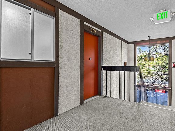 3rd image of 3146 Lakeside Dr APT 309