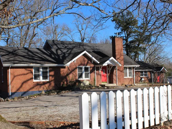Vanleer Hwy, Charlotte, TN 37036