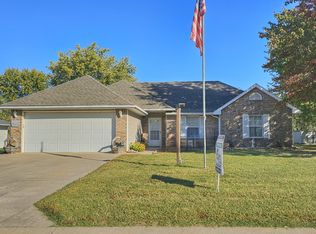 104 Katy Ct, New Franklin, MO 65274