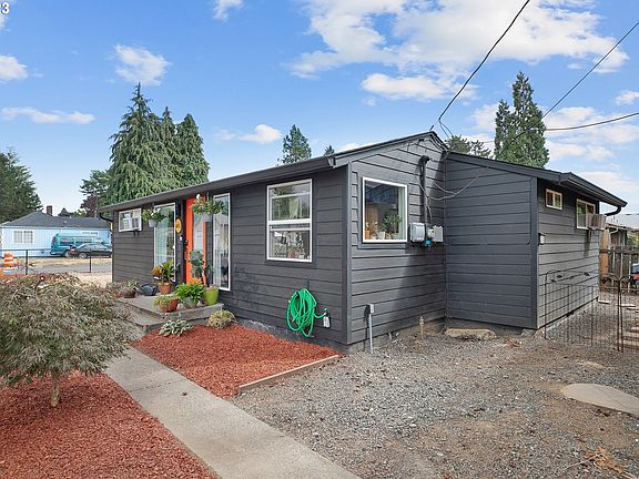 5th image of 1460 SE Alder St