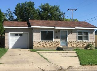 1203 Shamrock Dr, Dumas, TX 79029