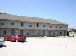 608 Hillview Dr APT 7, Normal, IL 61761
