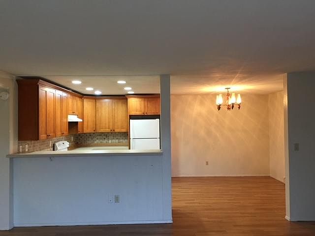 1st image of 27 148th Ave NE #1