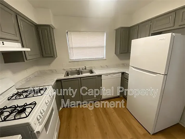 829 Ken St #B — Photo 5