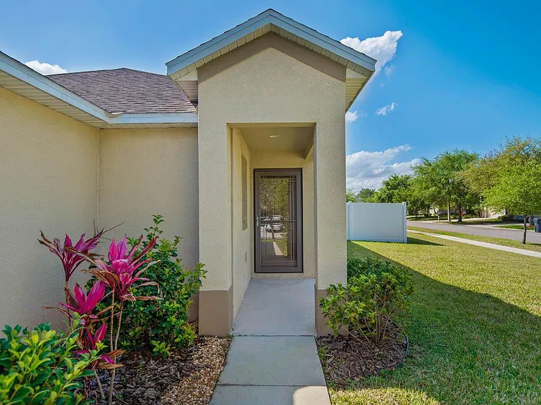 7142 Forest Mere Dr — Photo 3